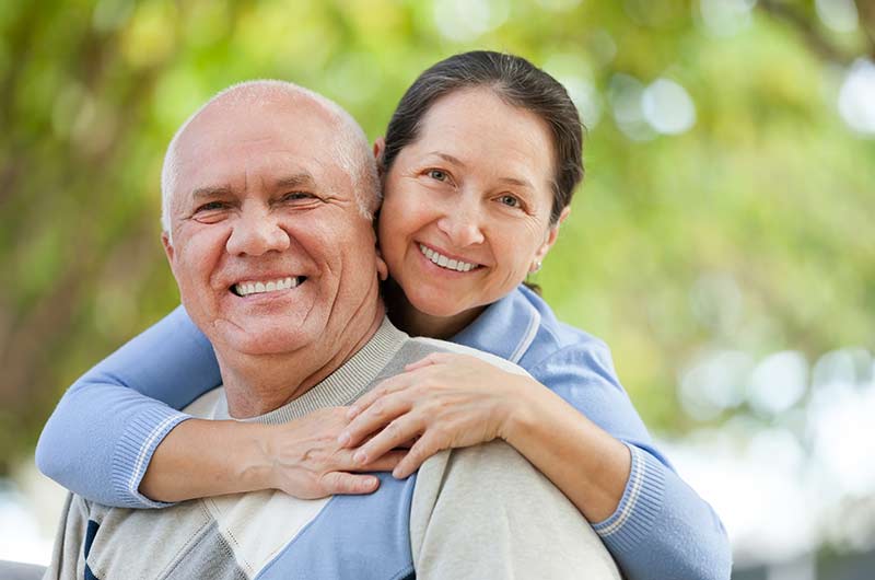 dental-patient-seniorcoupleinpark